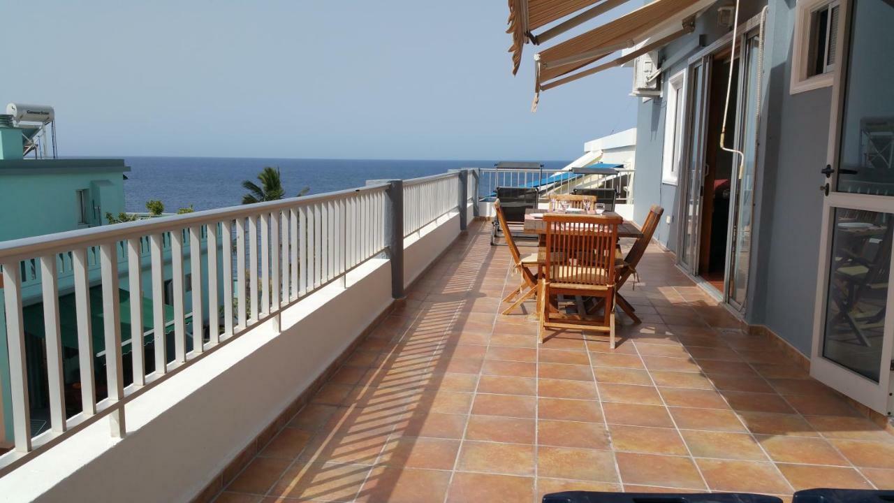 Atico Con Vistas Al Mar Apartment Puerto De Naos Luaran gambar